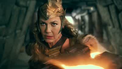 Yes. Run. Seal the gates! - Justice League