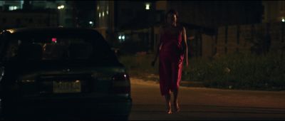 Yes, she's walking towards a Nissan. - The Trade