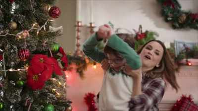 Yes! The final ornament! - Rescuing Christmas