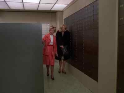 Yes. This is your box here,
Mrs. Holbrook. - Mission: Impossible