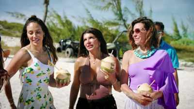 - Yes.
- To say a few kind words. - The Real Housewives Ultimate Girls Trip