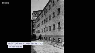 Yesterday at noon, they took
Count Moltke from his cell. - Berlin 1945