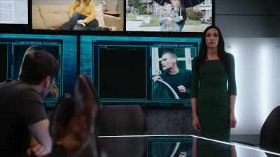 Yesterday, she and her son
were kidnapped - The Blacklist: Redemption
