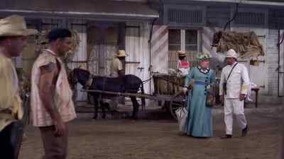 Yesterday there were three convicts
on the roof. - We're No Angels