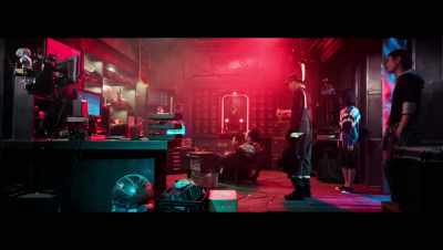 -[Yi] You have the stuff?
-[snickers] - The Wandering Earth