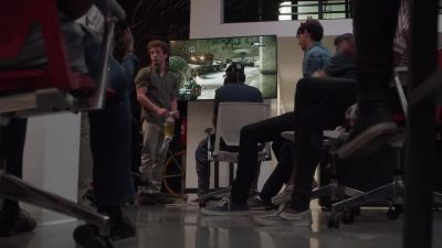 Yo, does anybody need a coffee? - Shameless