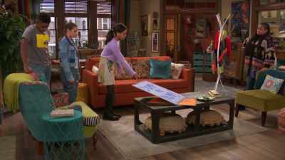 Yo, I thought something
felt weird in the toe. - Raven's Home