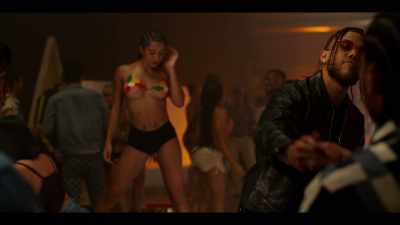 - Yo, I'm Javi.
- I'm Santi. - Neon