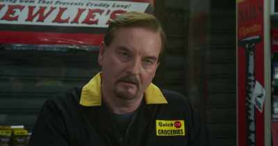 Yo, it's too bad you didn't marry that
Emma chick, - Clerks III