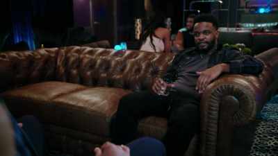 Yo, where she at with my drink?
- Dude, she lonely, I'm lonely. - Tyler Perry's Bruh