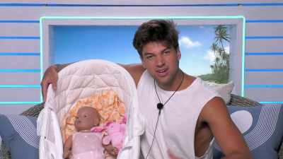 >> YO, SHE'S A HIGH MAINTENANCE
LITTLE ONE. - Love Island