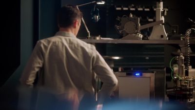Yo, what's in here? - The Flash