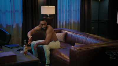 - Yo, who is that?
- BILL: It's your boy, Billy. - Tyler Perry's Bruh