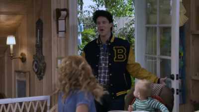 Yo, yo, yo. Steve Hale in the house. - Fuller House