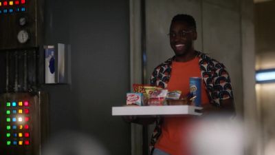 - Yo, yo, yo.
- Who's ready for a snack attack? - The Flash