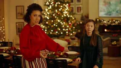 - You absolutely didn't have to,
you've done so much! - Mom's Christmas Boyfriend
