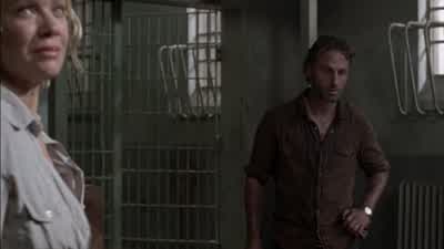 You all live here? - The Walking Dead