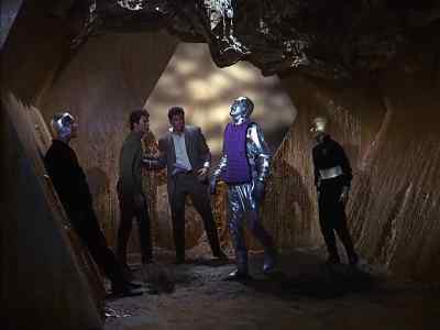 - You all right?
- A beehive. - The Time Tunnel