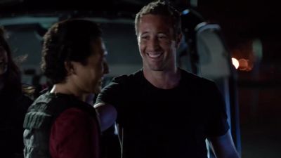 You all right?
I'm good, I'm good. - Hawaii Five-0