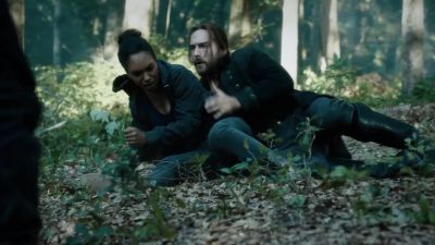 - You all right?
- Jenny. - Sleepy Hollow