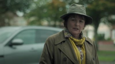 You all right, Leslie, pet? - Vera