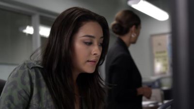 YOU ALL RIGHT? - Pretty Little Liars