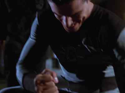 - You all right?
- Yeah. - Lois & Clark: The New Adventures of Superman