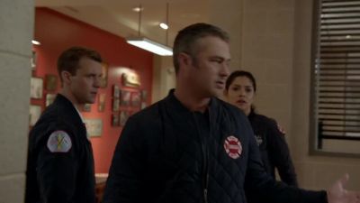 - You all right?
- Yeah. - Chicago Fire