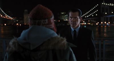 - You all right?
- Yeah. Thank you for saving my life. - Men in Black 3