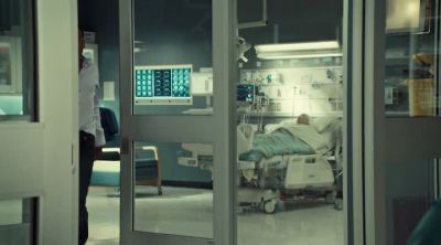 You almost died trying to help her. - Saving Hope