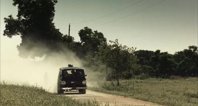 You almost hit her. - The Texas Chainsaw Massacre