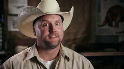 YOU ALMOST START SHAKING.
[ LAUGHS ] - Dino Hunters