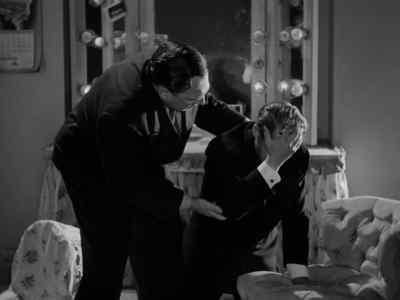 - You alright now?
- Yeah. - Phantom Lady