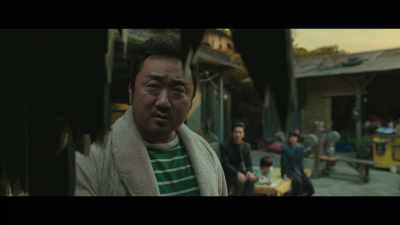 You always wore white wildcat fur scarf. - Along with the Gods: The Last 49 Days