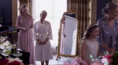 - You are, forever,we're family. - Wedding at Graceland