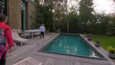 You are mad as a hatter. - Extraordinary Escapes with Sandi Toksvig