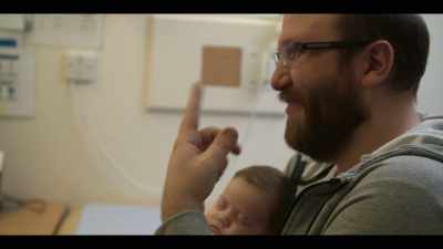 - You are seeing my face already!
- Okay. - Babies