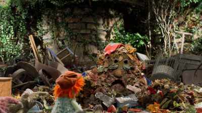 -You are the only one who can save me.
-Yeah. - Fraggle Rock: Back to the Rock