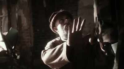 - You are weak! He lies!
- Please! - Armed Response