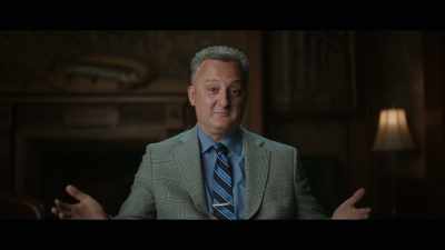 - You ask yourself the question, "How
could someone so smart be so dumb?" - The Jewel Thief