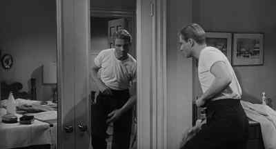 - You asked that yesterday morning.
- They still don't fit. - The Incredible Shrinking Man