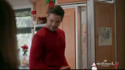 You... you bake and you cook? - Mingle All the Way