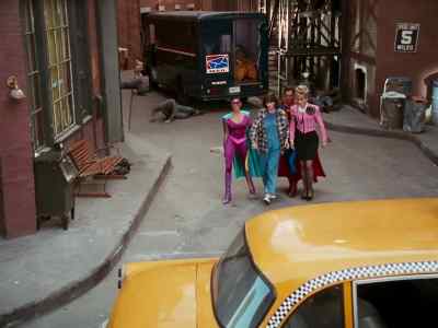 - You better get these two behind bars.
- Right this way, ma'am. - Lois & Clark: The New Adventures of Superman