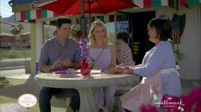 You both started
with the same color icing. - Sister of the Bride