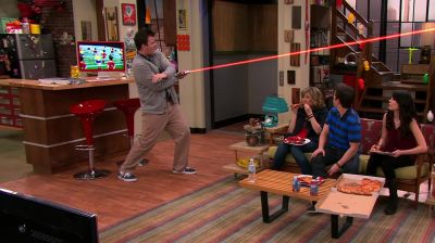 >> YOU BOUGHT A LASER POINTER? - iCarly