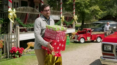 ♪ You bring out
The holly jolly me... ♪ - My Southern Family Christmas