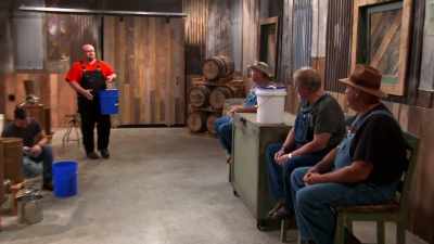 -You bringing her in, juice?
-Yes, sir. - Moonshiners: Master Distiller