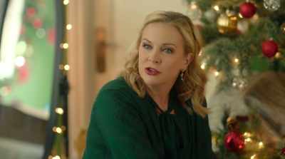 You busy?
- Oh, um, - Dear Christmas