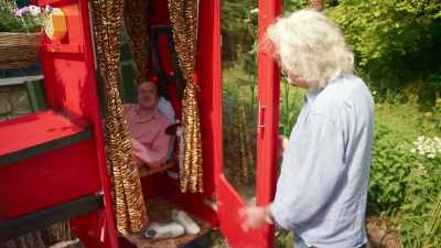 You can definitely sleep in it,
if you lie on your side - James May and the Dull Men