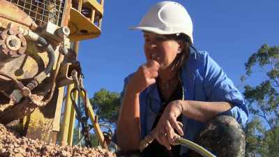 You can feel it between your teeth,
if it's hard or not, - Outback Opal Hunters